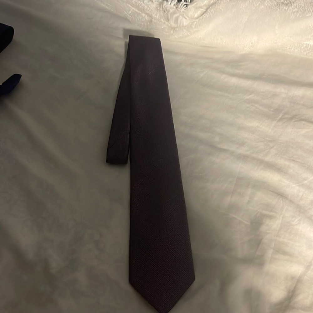 Purple DKNY men’s tie